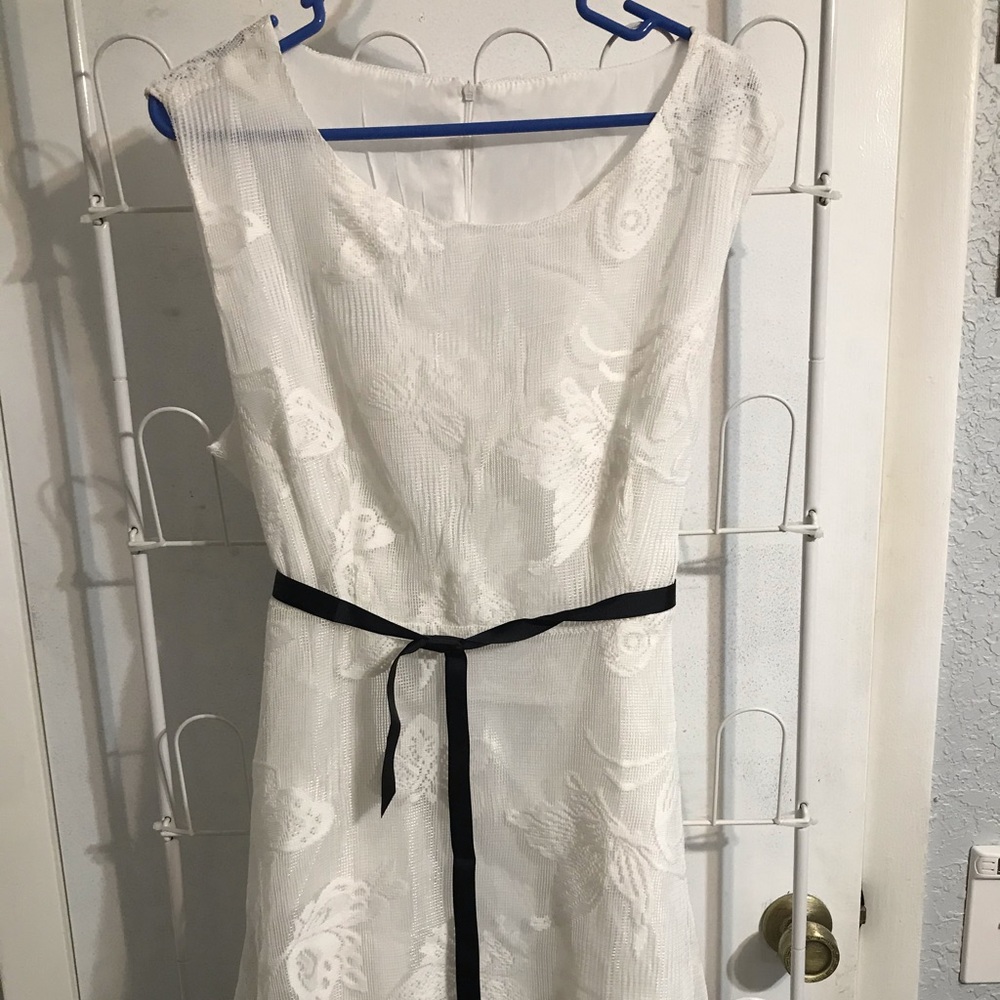 Women’s white lace dress